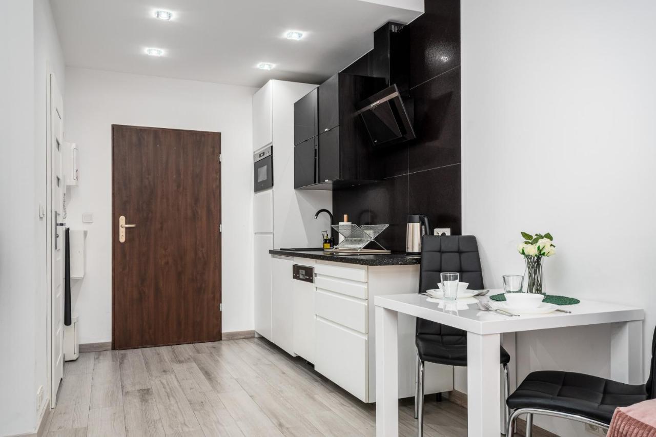 Apart D&K Free Parking Cybernetyki 2E Apartment Варшава Екстериор снимка
