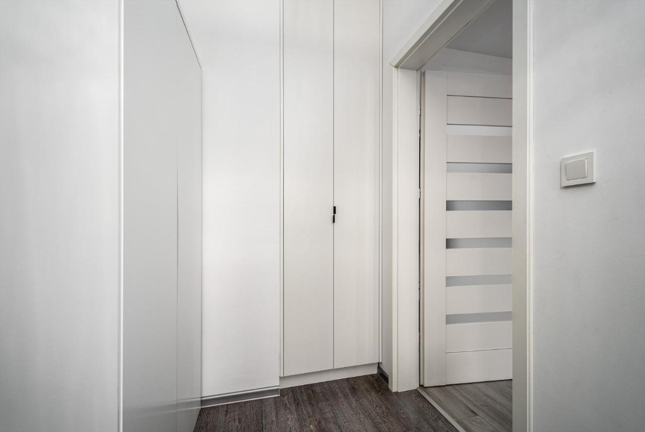 Apart D&K Free Parking Cybernetyki 2E Apartment Варшава Екстериор снимка